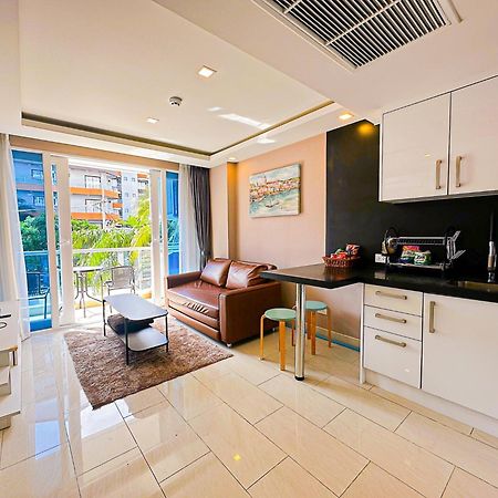 Grand Avenue Suites X Monthstayz Thailand Pattaya Bagian luar foto