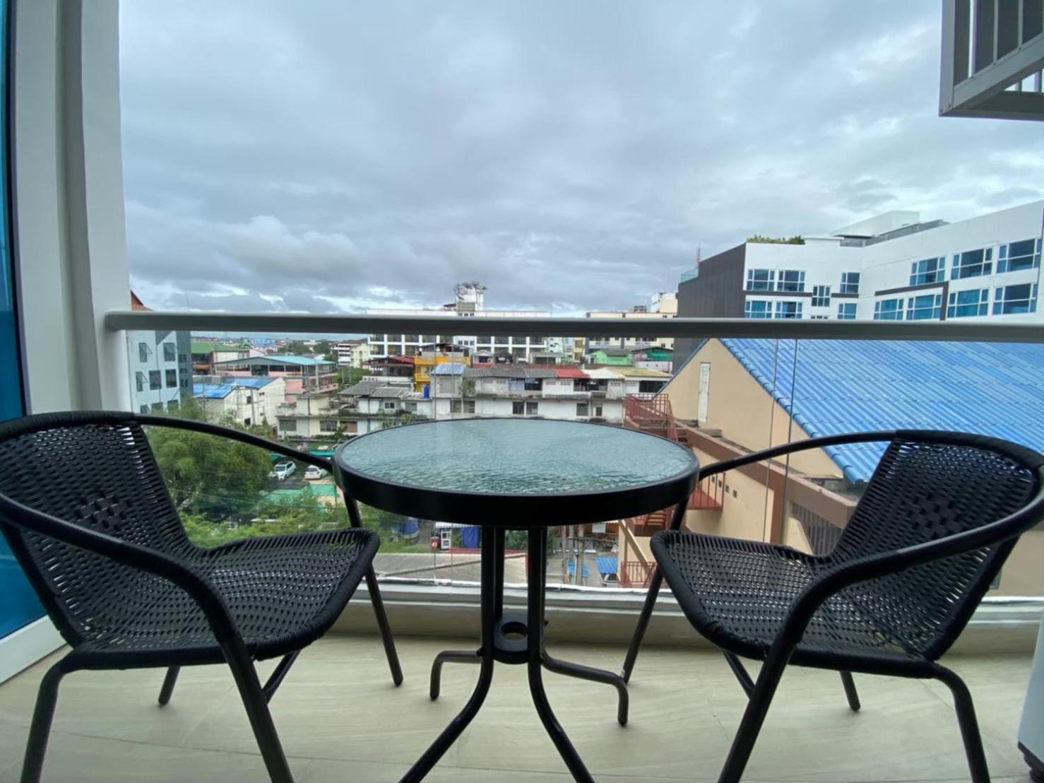 Grand Avenue Suites X Monthstayz Thailand Pattaya Bagian luar foto