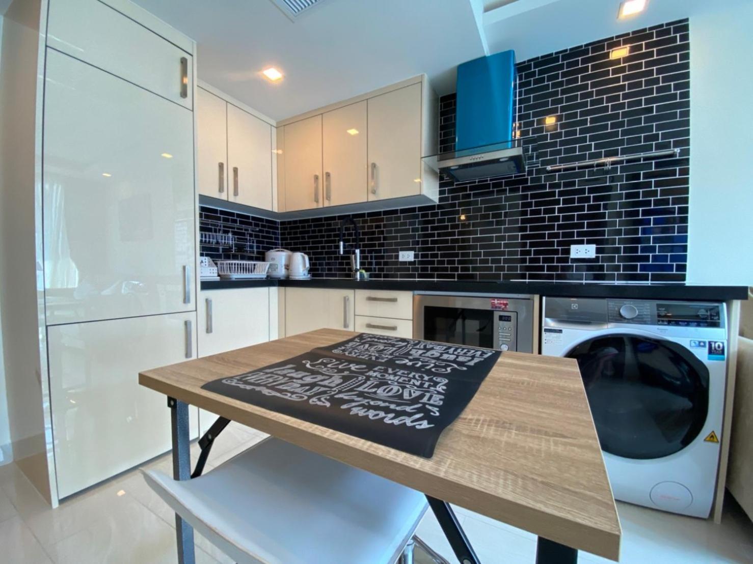 Grand Avenue Suites X Monthstayz Thailand Pattaya Bagian luar foto