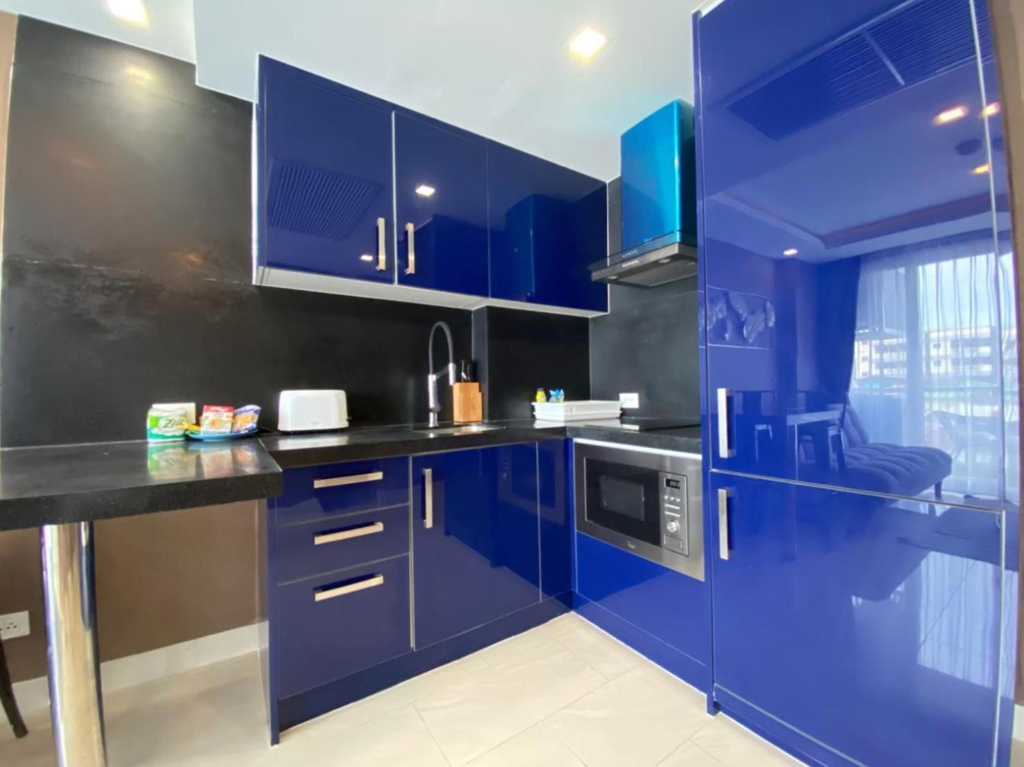 Grand Avenue Suites X Monthstayz Thailand Pattaya Bagian luar foto