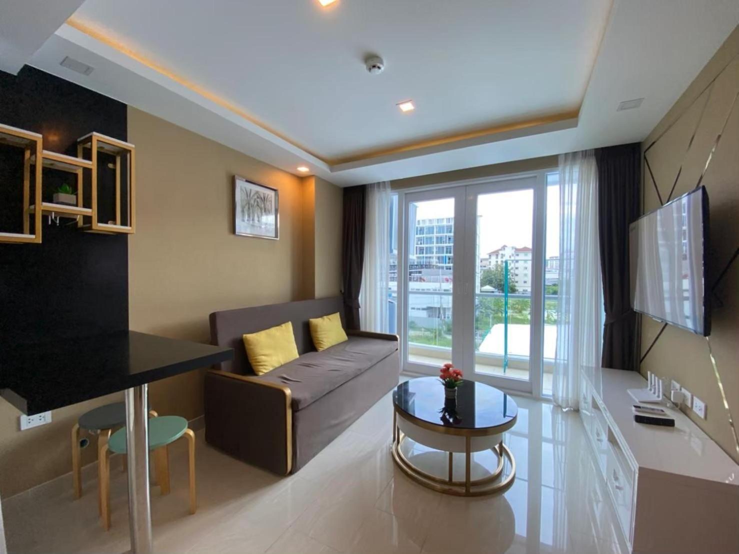 Grand Avenue Suites X Monthstayz Thailand Pattaya Bagian luar foto