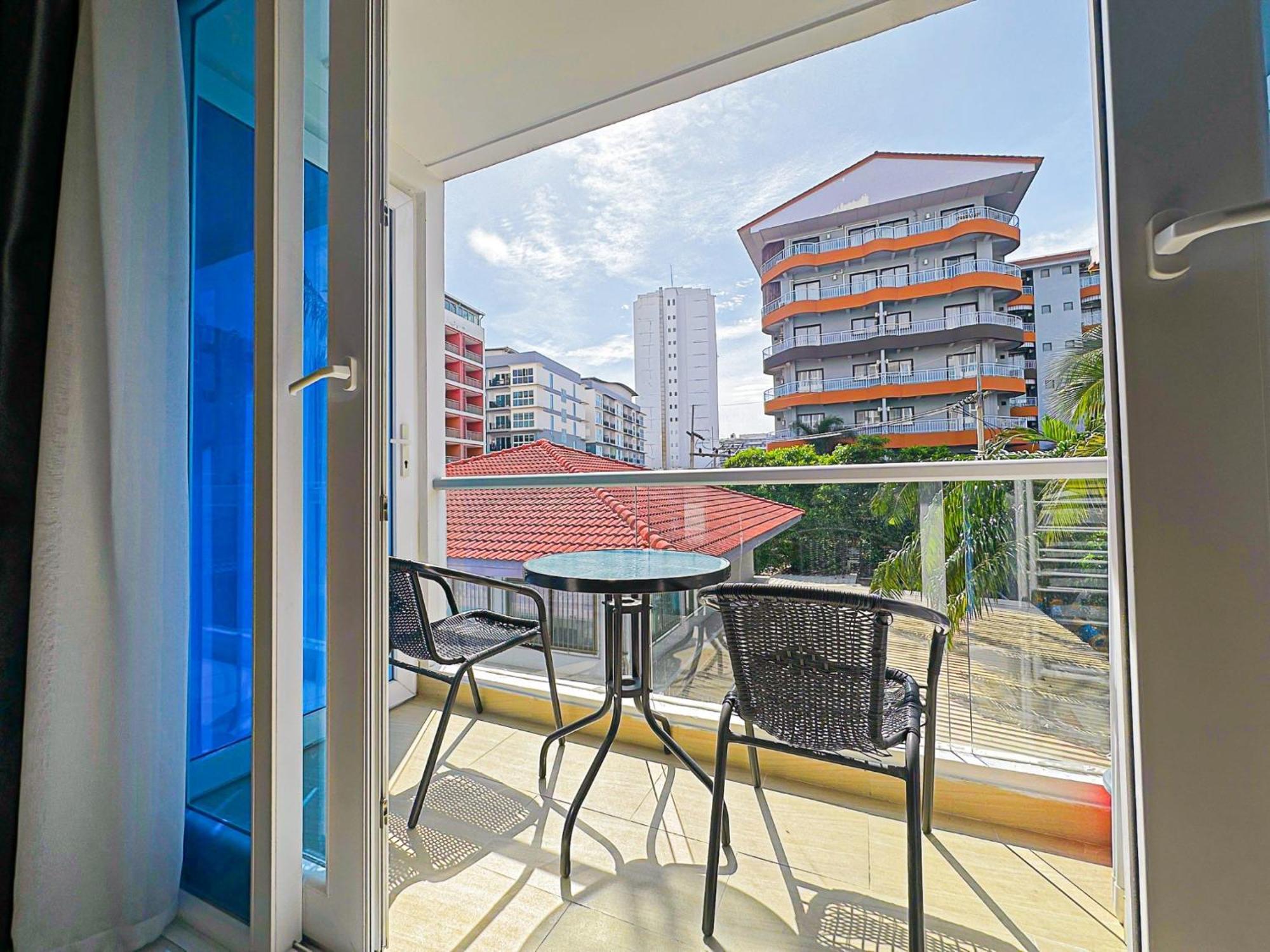 Grand Avenue Suites X Monthstayz Thailand Pattaya Bagian luar foto