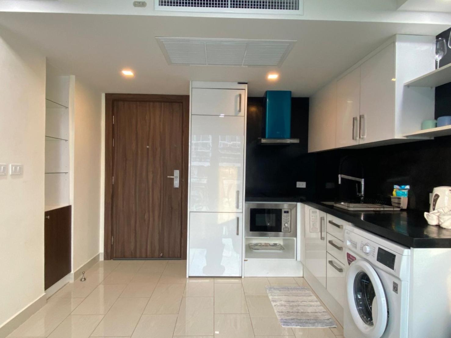 Grand Avenue Suites X Monthstayz Thailand Pattaya Bagian luar foto