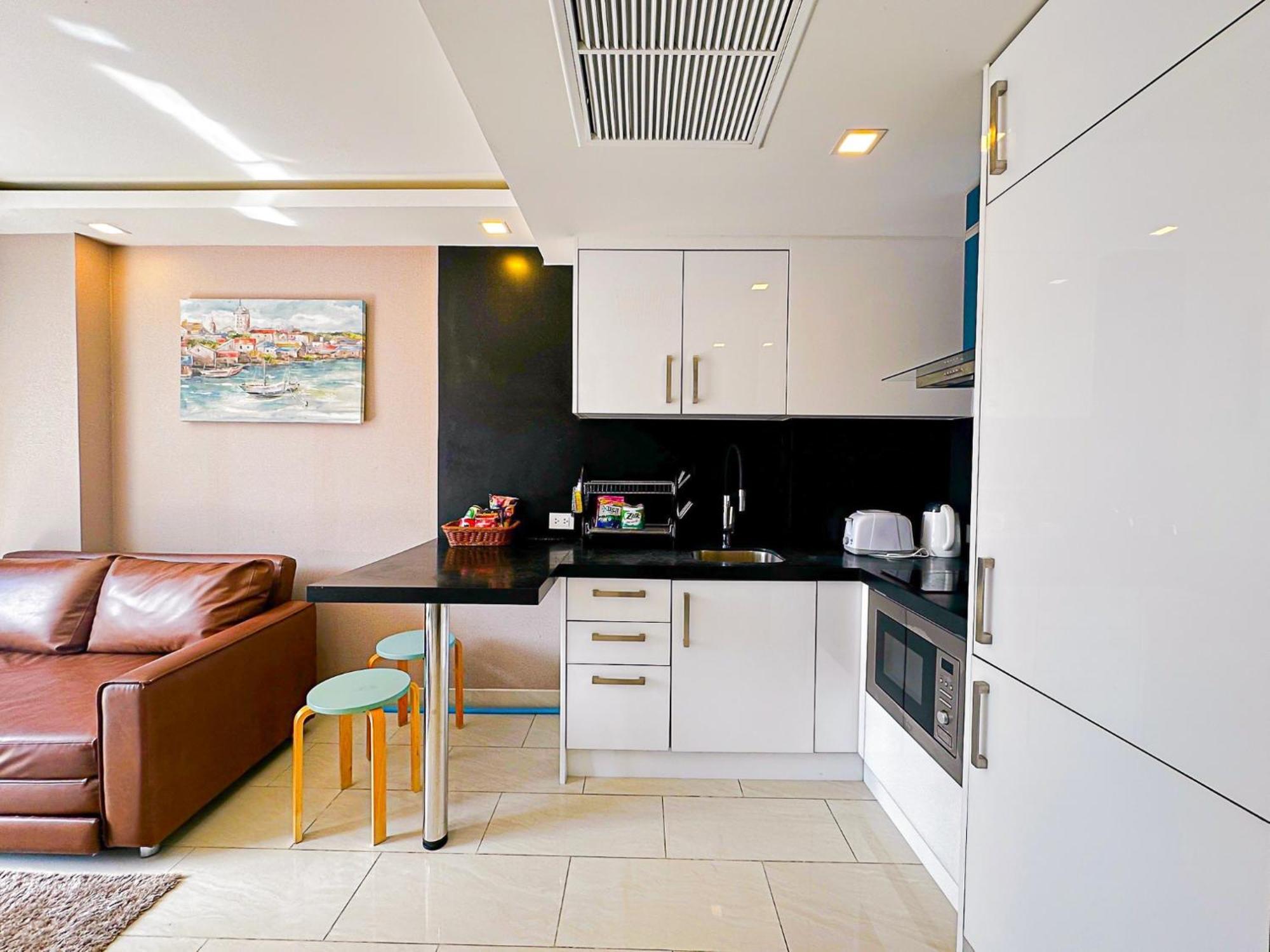 Grand Avenue Suites X Monthstayz Thailand Pattaya Bagian luar foto