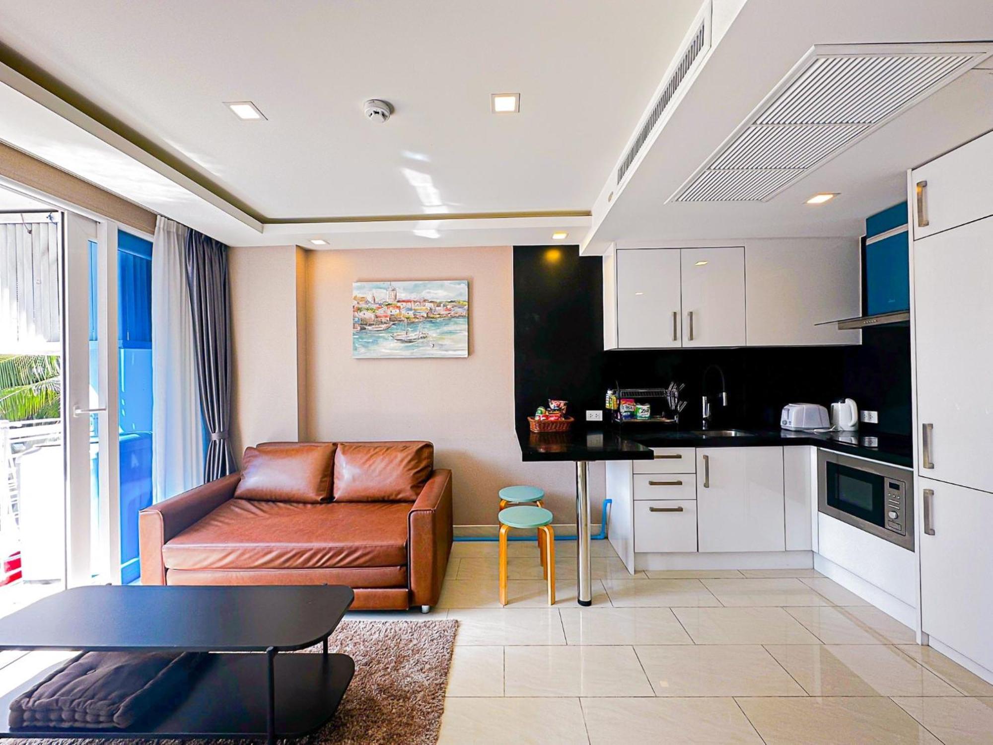 Grand Avenue Suites X Monthstayz Thailand Pattaya Bagian luar foto