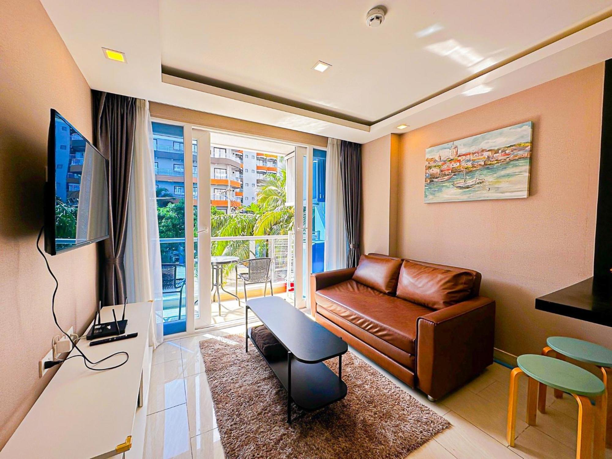 Grand Avenue Suites X Monthstayz Thailand Pattaya Bagian luar foto