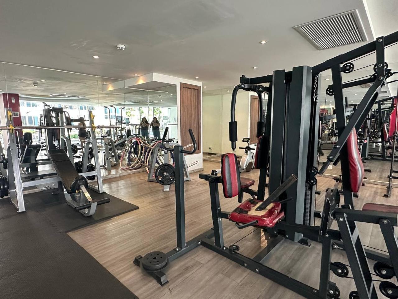 Grand Avenue Suites X Monthstayz Thailand Pattaya Bagian luar foto